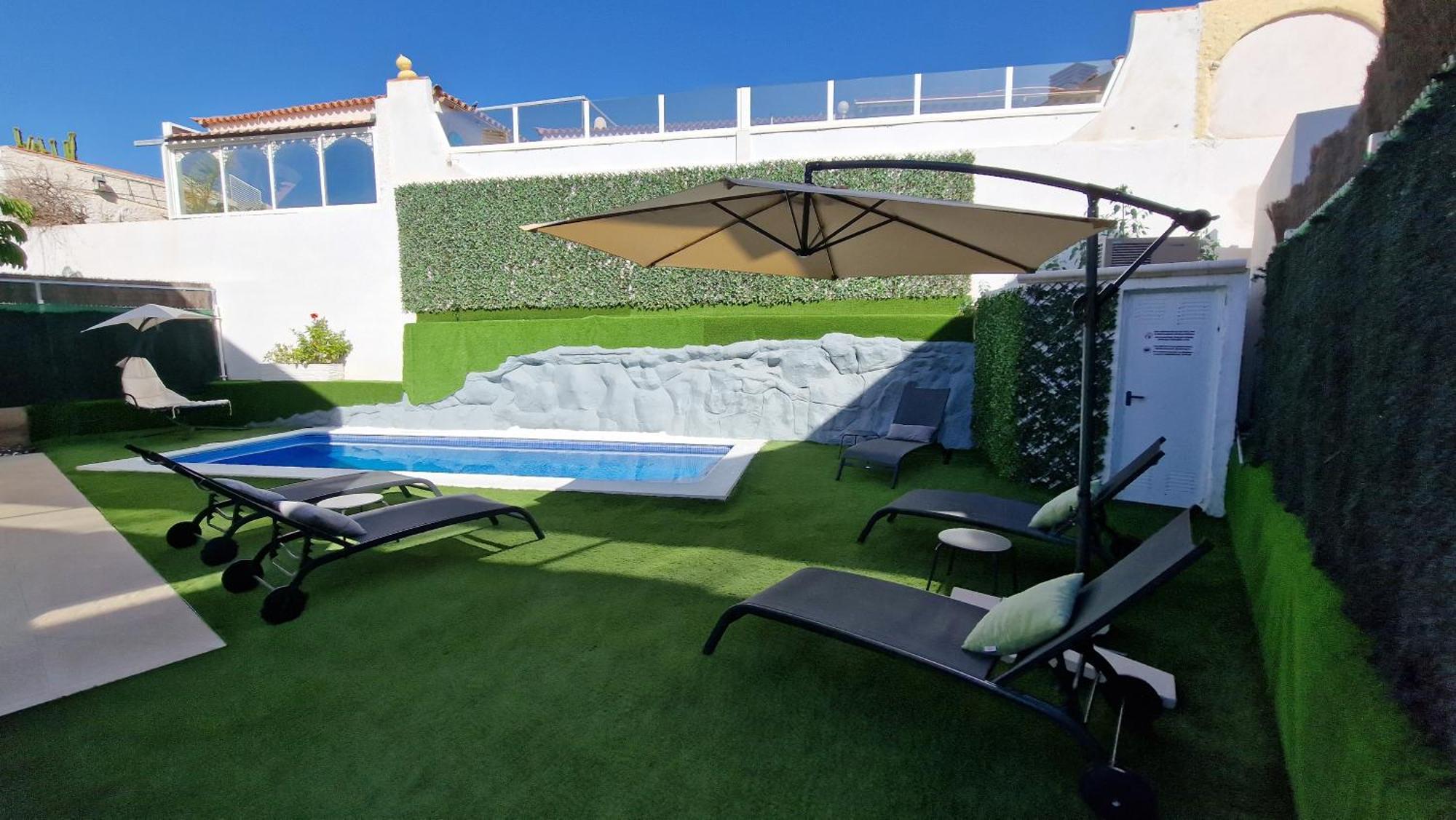 Villa Paraiso-Luxury Villa With Heated Pool Адехе Екстериор снимка