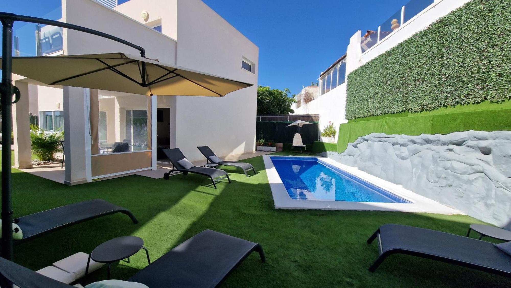 Villa Paraiso-Luxury Villa With Heated Pool Адехе Екстериор снимка
