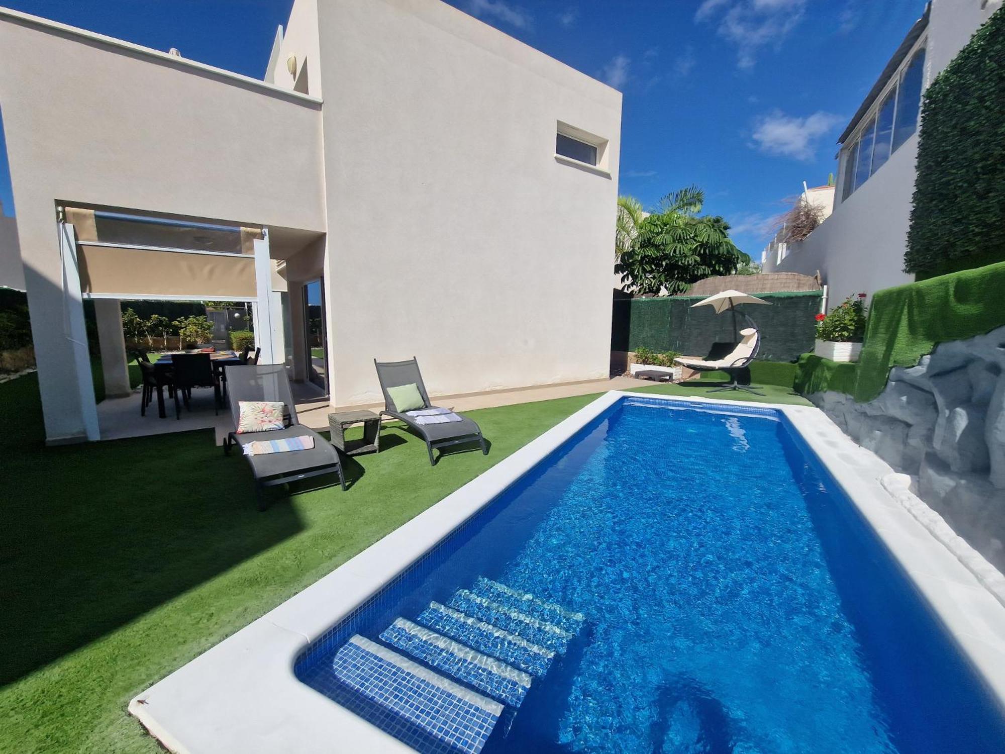 Villa Paraiso-Luxury Villa With Heated Pool Адехе Екстериор снимка